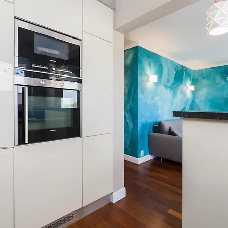 Malta Balcony And Parking By Renters Prestige 波兹南