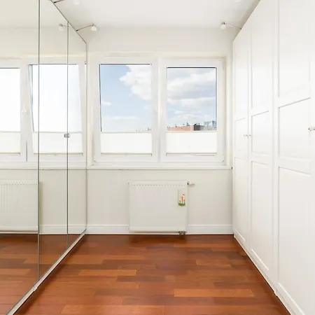 Malta Balcony And Parking By Renters Prestige * 波兹南