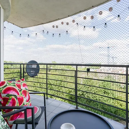 Malta Balcony And Parking By Renters Prestige 波兹南